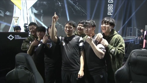 赛后群访 Zika：今天四个队友带我赢 决赛我要打爆369！