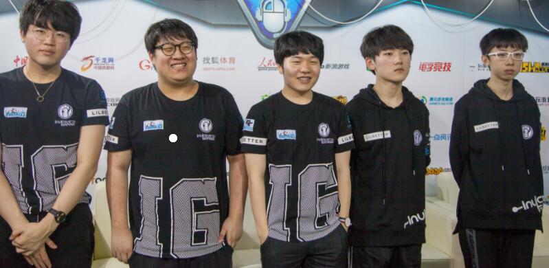 Royal Never Give Up 击败了 Oh My God ， Bilibili Gaming 以 2：1 战胜了 Weibo Gaming ，在 LPL 第二分区 2025